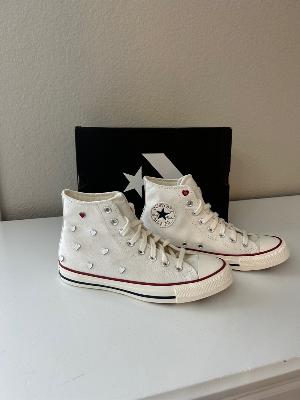 Chuck Taylor All Star Converse Hearts High Tops, size 8.5, NIB
